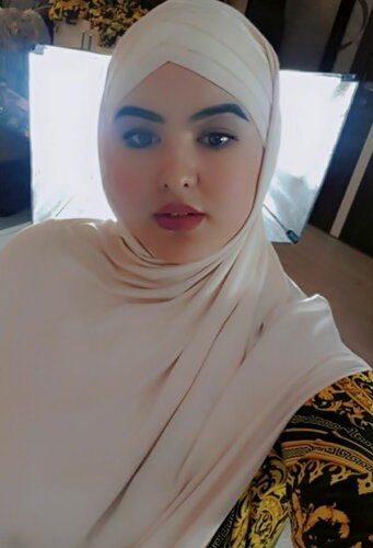 Tesettürlü esmer Ataköy Escort